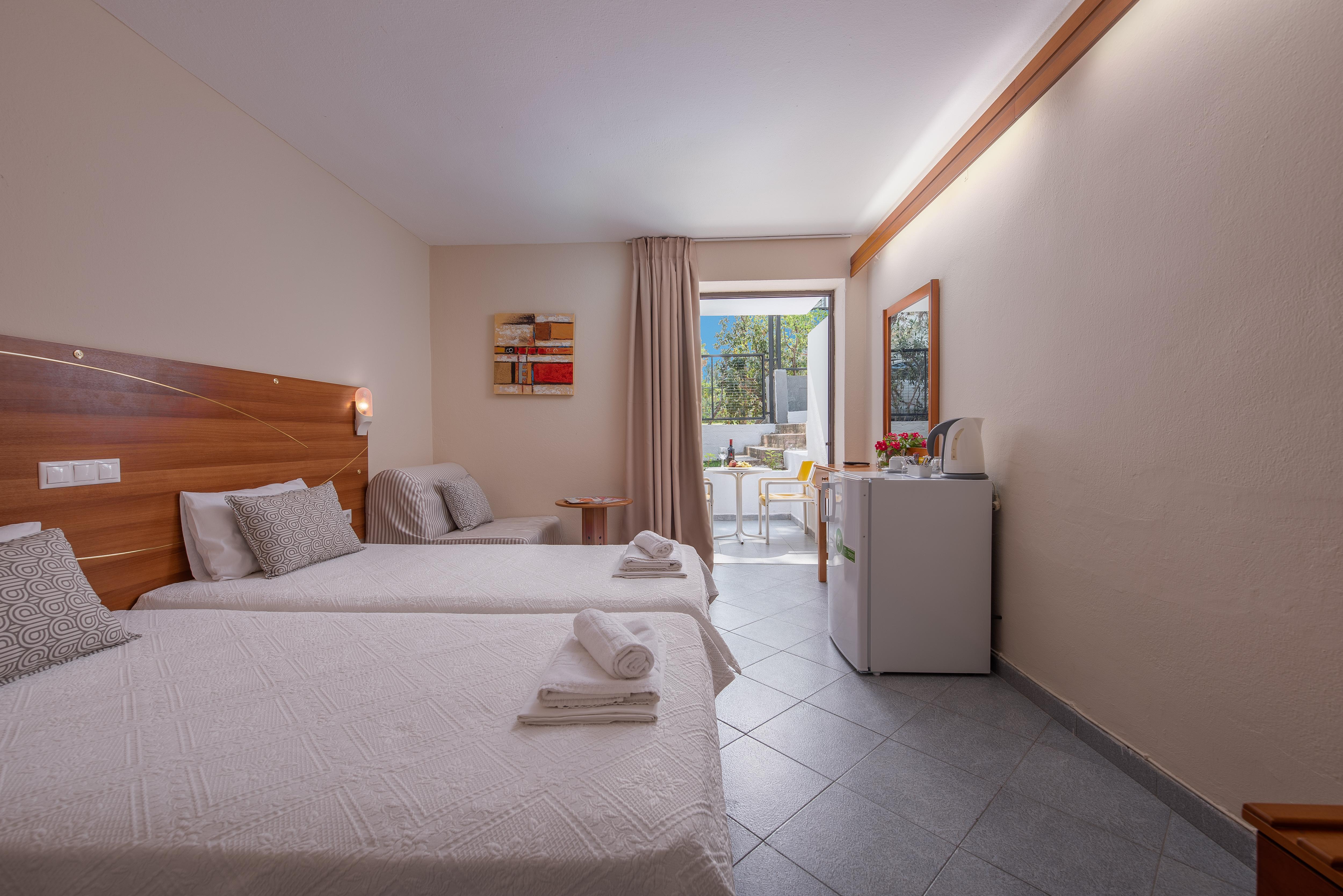 Dionysos Hotel & Suites Ханиоти Экстерьер фото