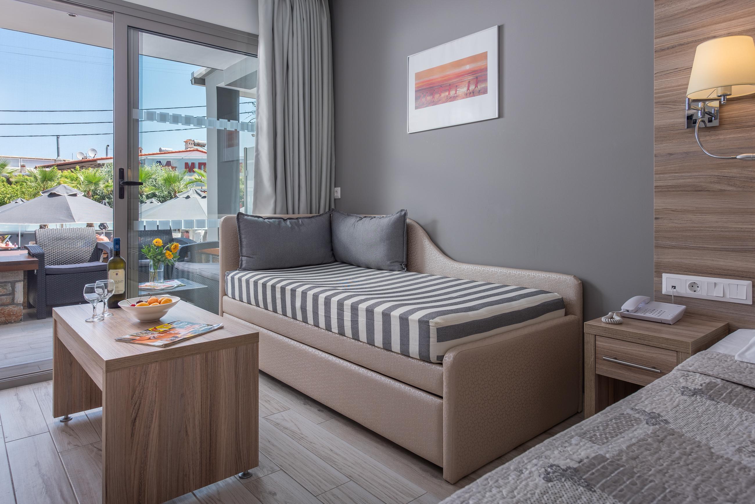 Dionysos Hotel & Suites Ханиоти Экстерьер фото