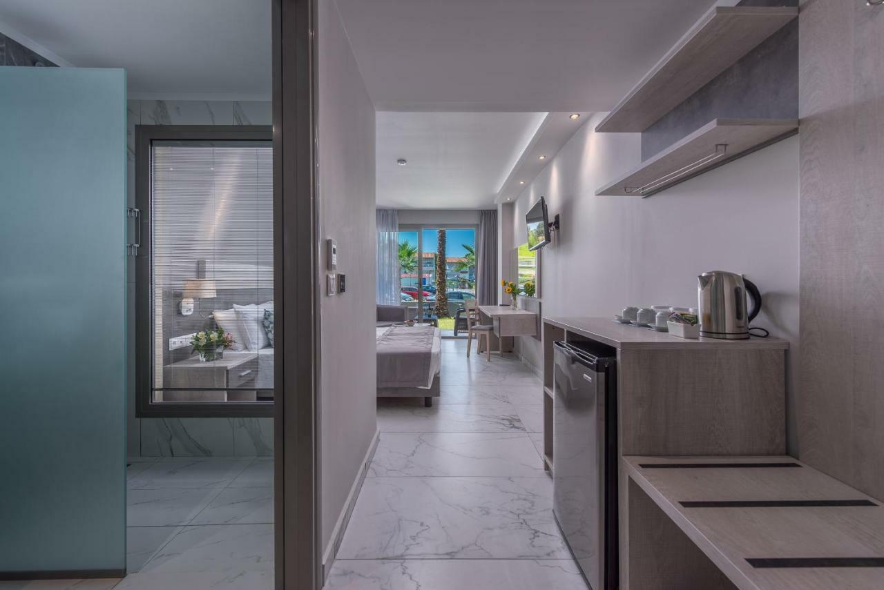 Dionysos Hotel & Suites Ханиоти Экстерьер фото